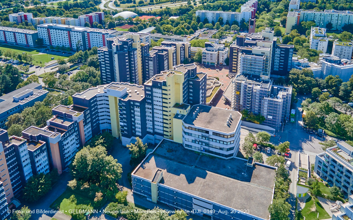 20.08.2020 - Marx-Zentrum - Wohnanlage KMR 52-62 und Studentenwohnheim in Neuperlach